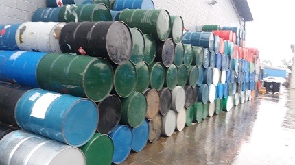  550 (quinhentos e cinquenta) tambores metálicos, comca-pacidade de 200 litros, usados, em bom estado deconser-vação (laudo de 28/09/2017), pertencentes aoestoque ro-tativo da empresa executada, AVALIADOS em R$16.500,00 (dezesseis mil e quinhentos reais).